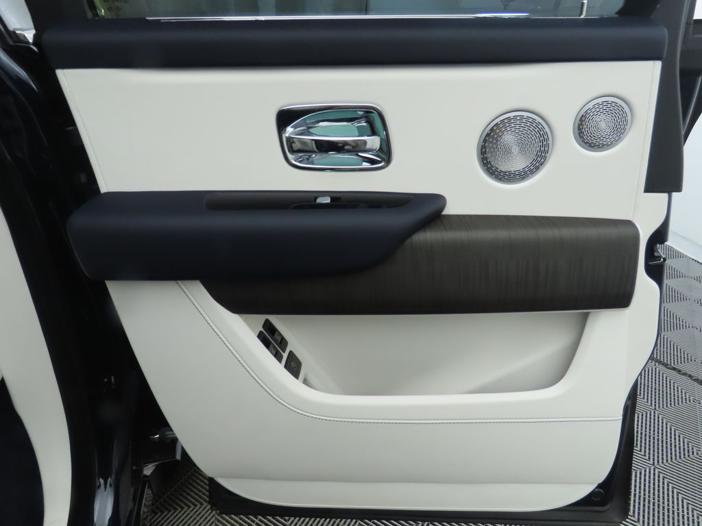 Thumbnail: 2026 Rolls-Royce Cullinan - 28
