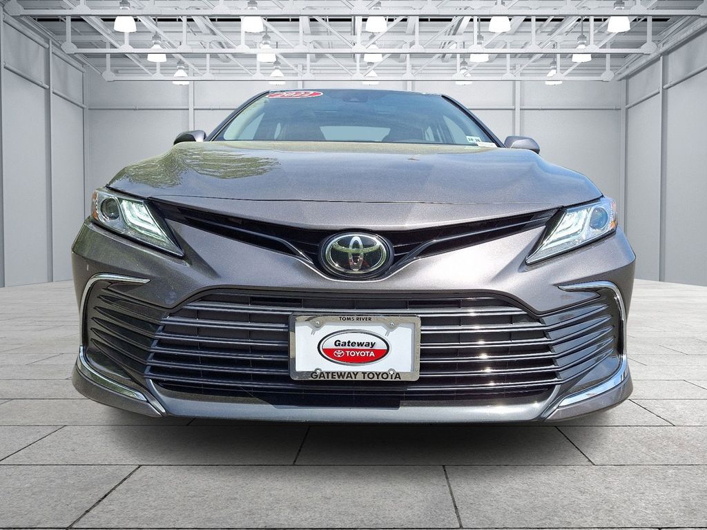 2022 Toyota Camry XLE 2