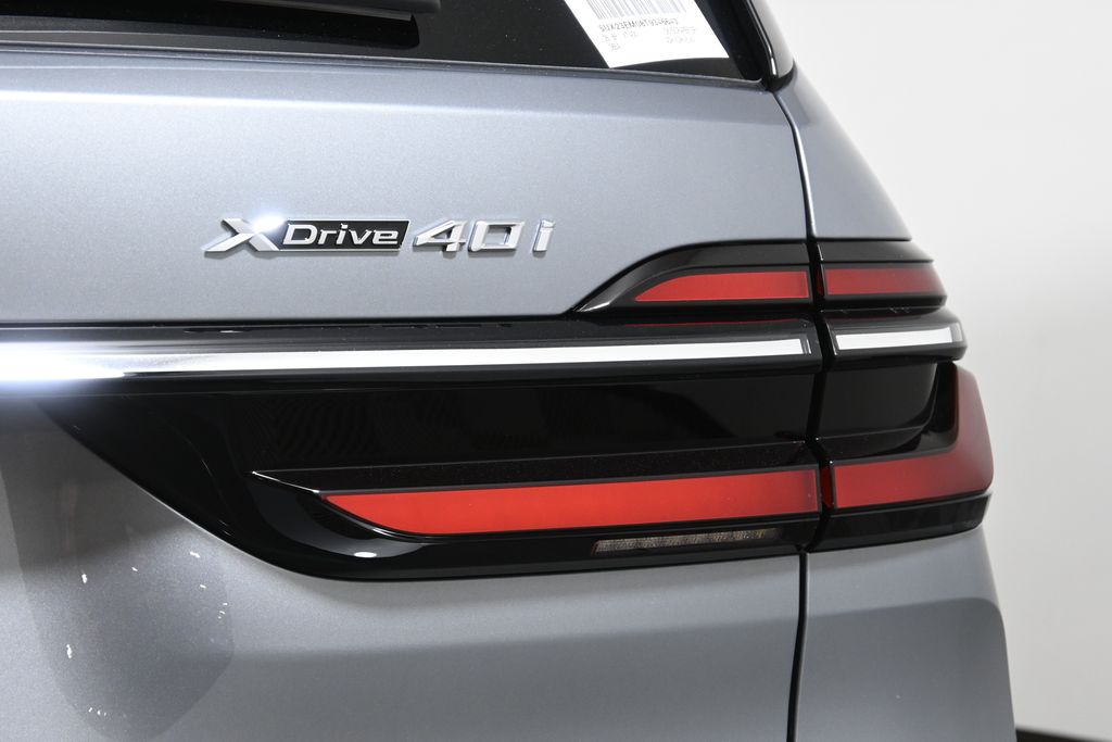 Thumbnail: 2026 BMW X7 - 13