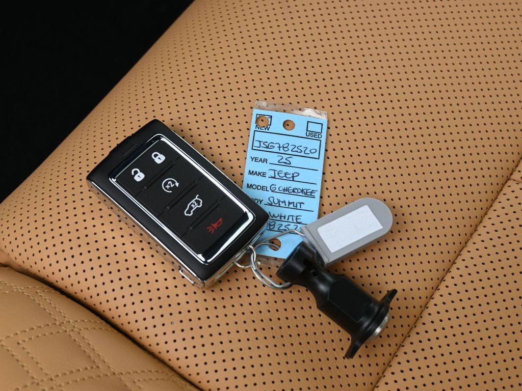 New 2025 Bright White Clearcoat Jeep Summit image 19