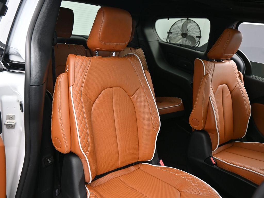 New 2026 Bright White Clearcoat Chrysler Pinnacle image 49