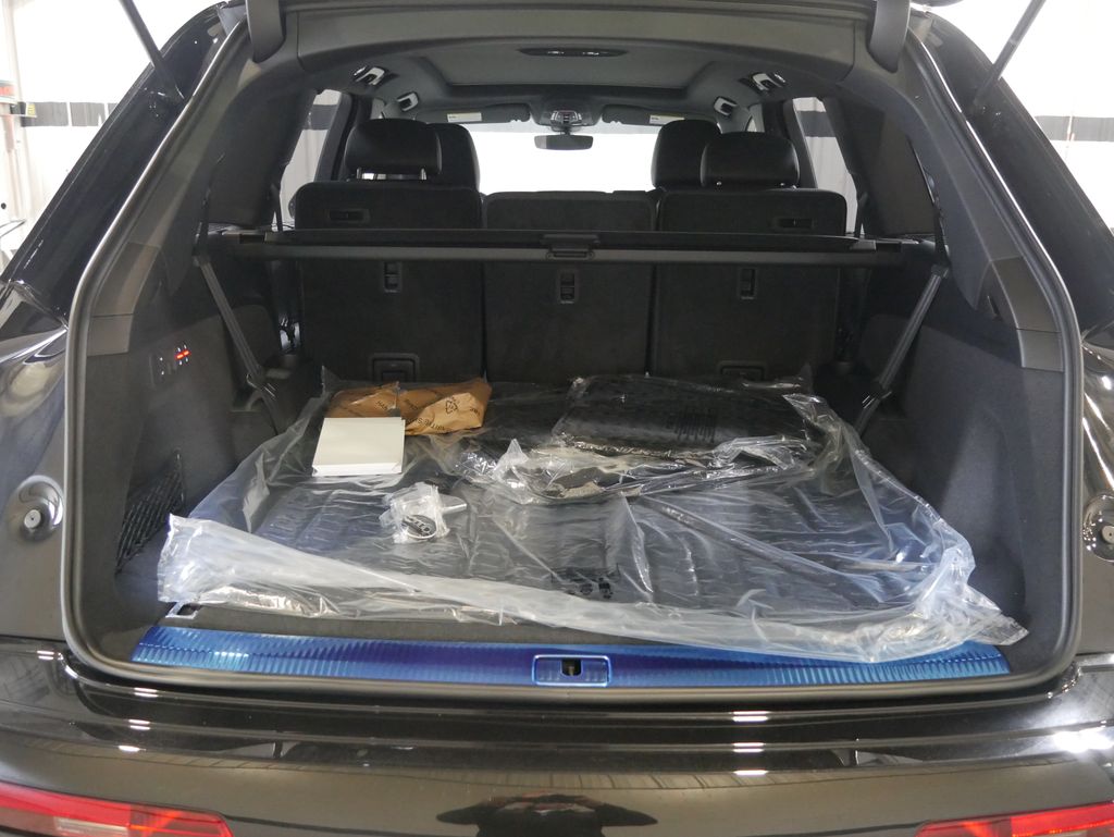 Thumbnail: 2026 Audi Q7 - 19