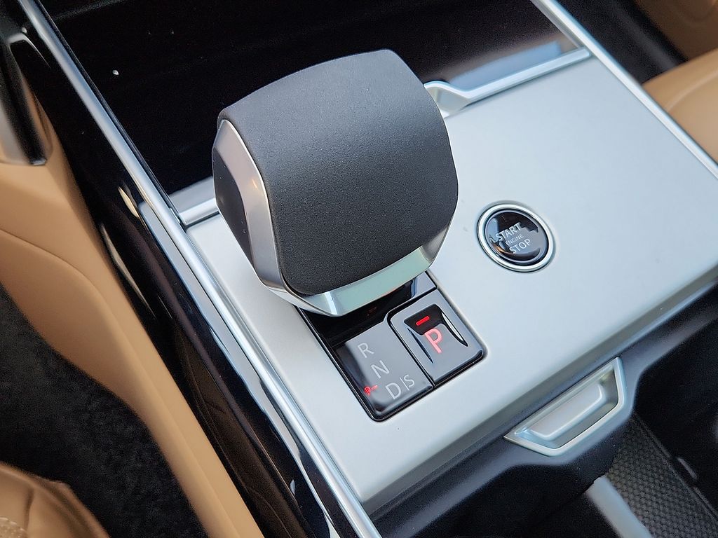 Thumbnail: 2026 Land Rover Range Rover - 7