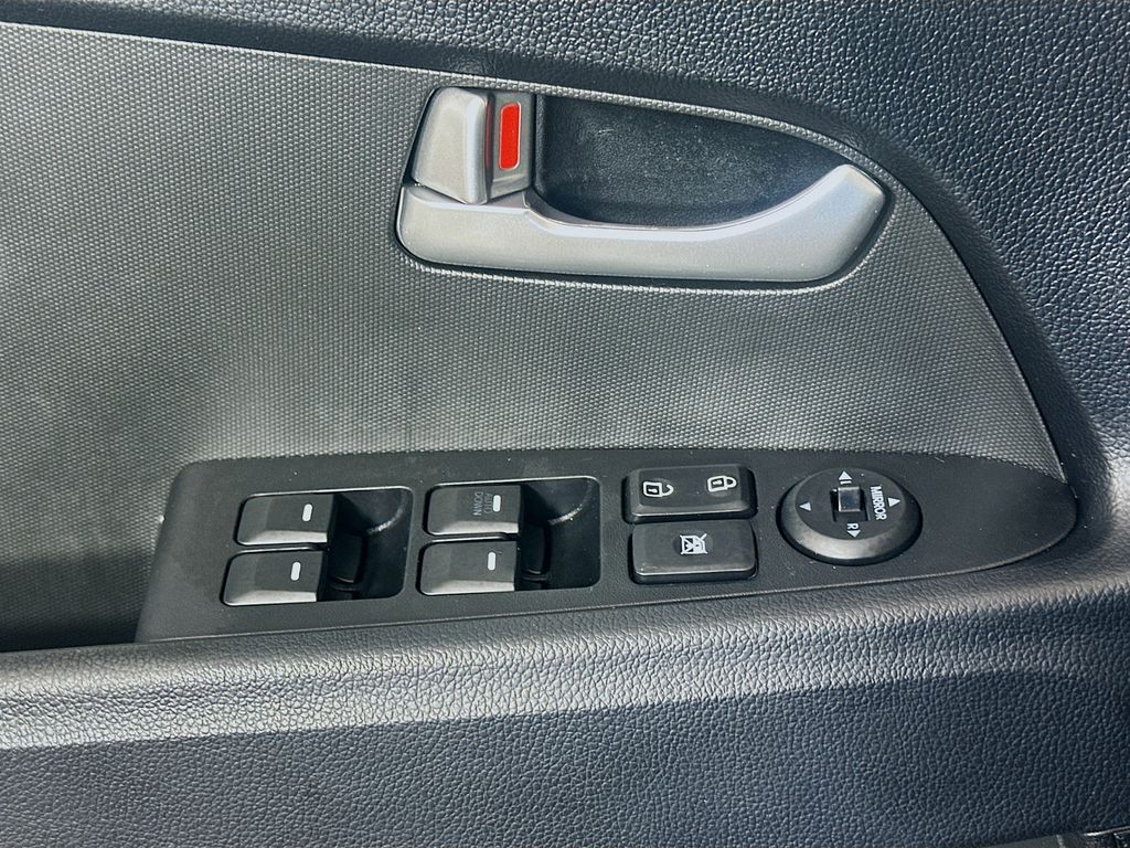 Thumbnail: 2011 Kia Sportage - 17
