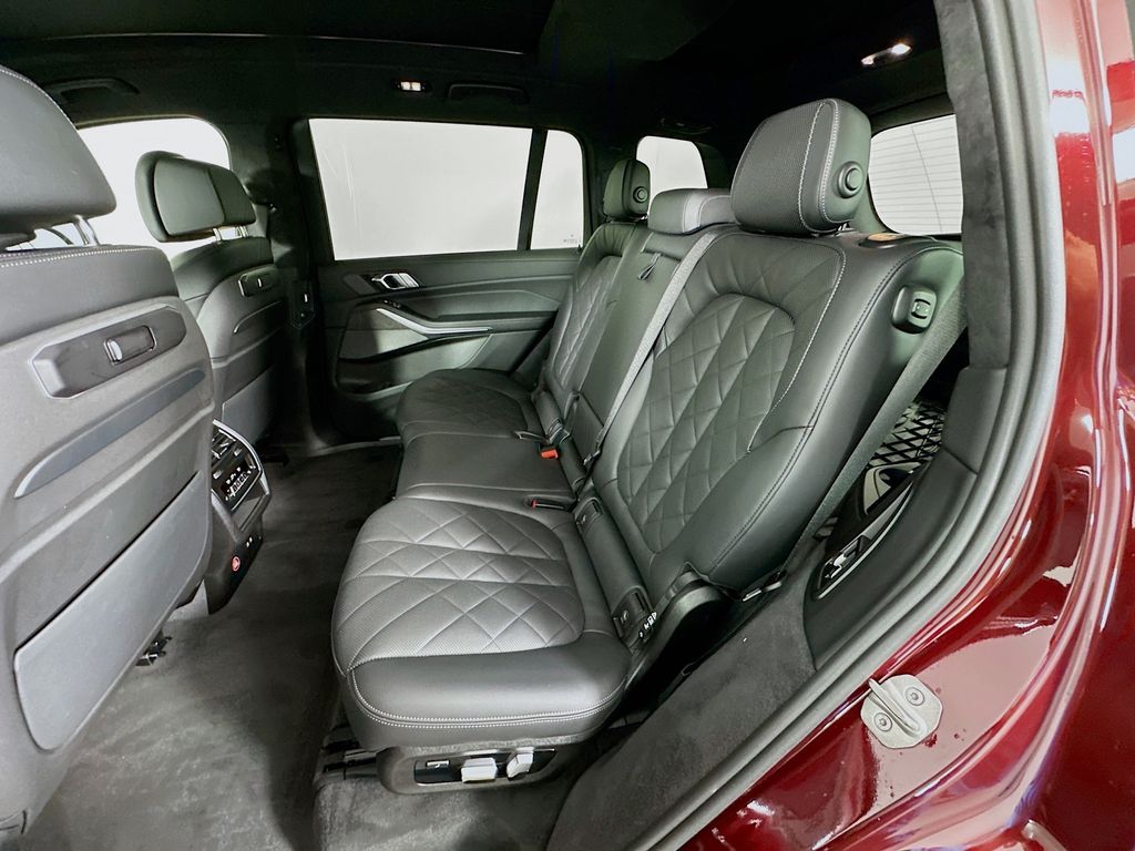 Thumbnail: 2025 BMW X7 - 25
