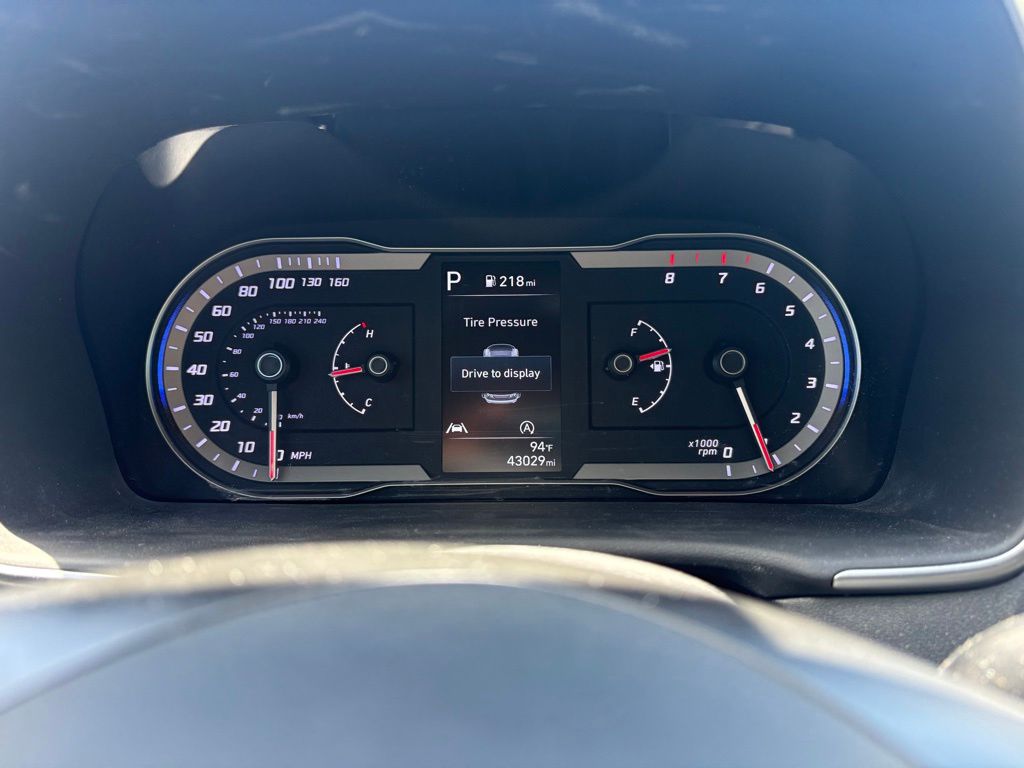 Used 2024 Black Hyundai SE image 19