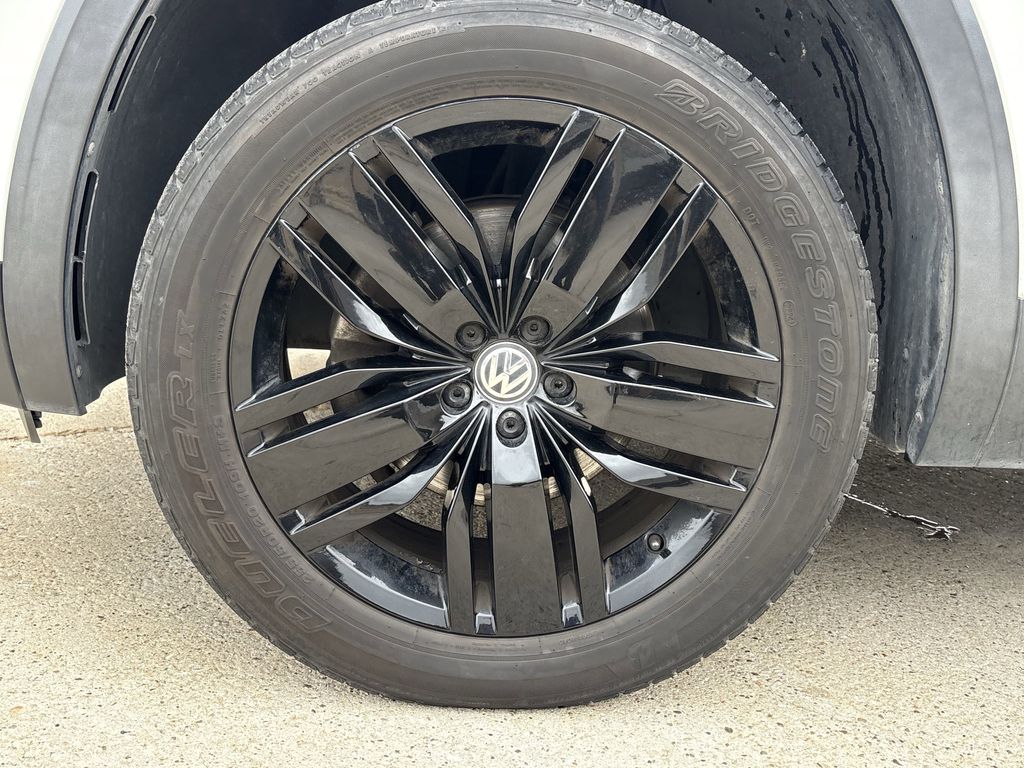2019 Volkswagen Atlas SEL White at Durrett Motor Company