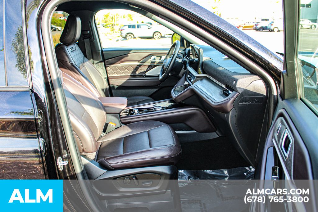 Used 2025 Black Ford Platinum image 17