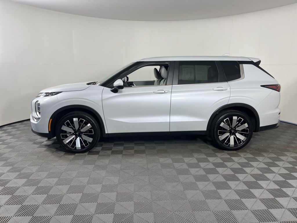 Thumbnail: 2025 Mitsubishi Outlander - 2