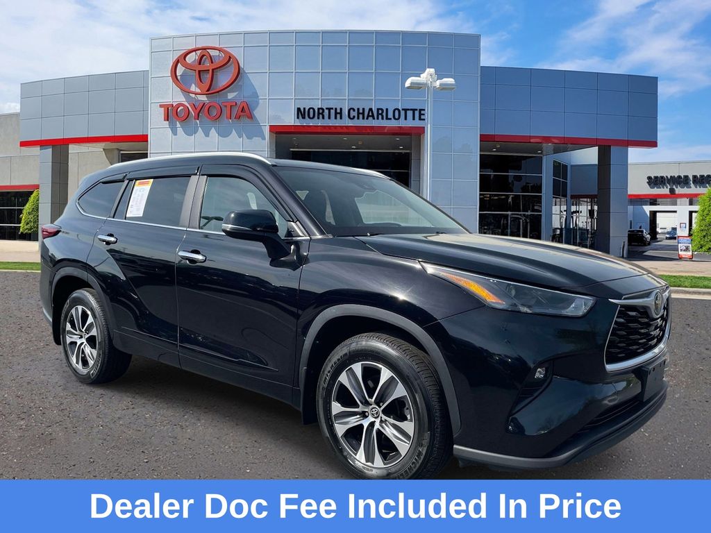 Midnight Black Metallic 2023 Toyota Highlander XLE AWD SUV / Crossover All-Wheel Drive 8-Speed Automatic