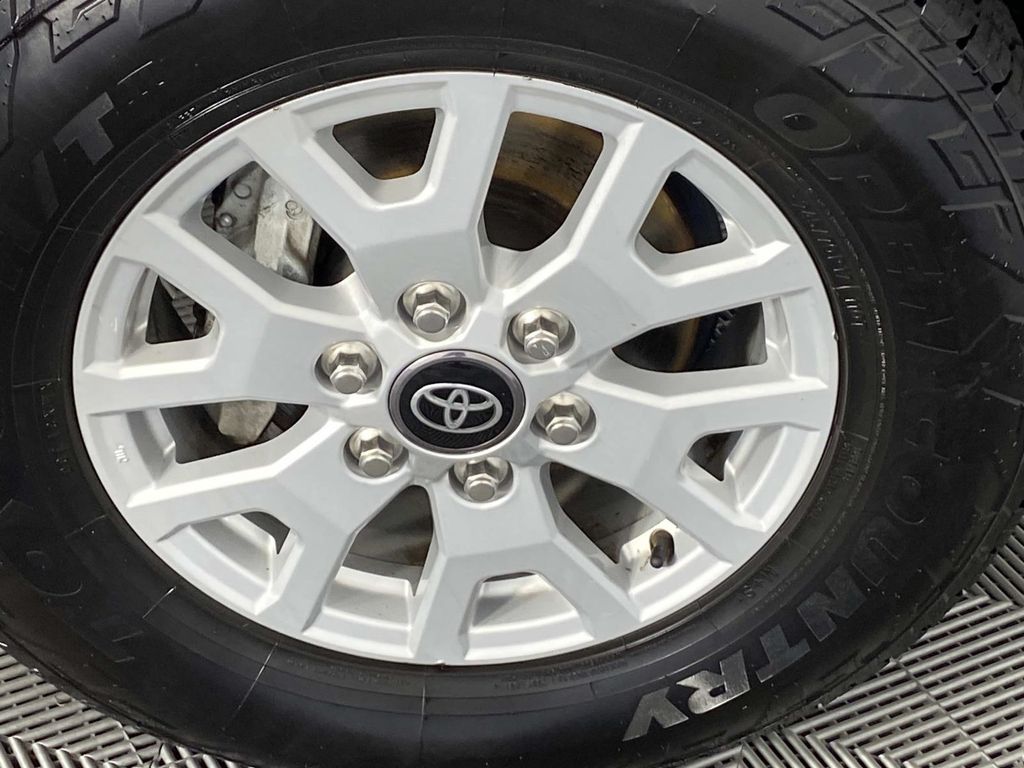 2025 Toyota Tacoma SR5 Ice - Grieco Acura - Image 31
