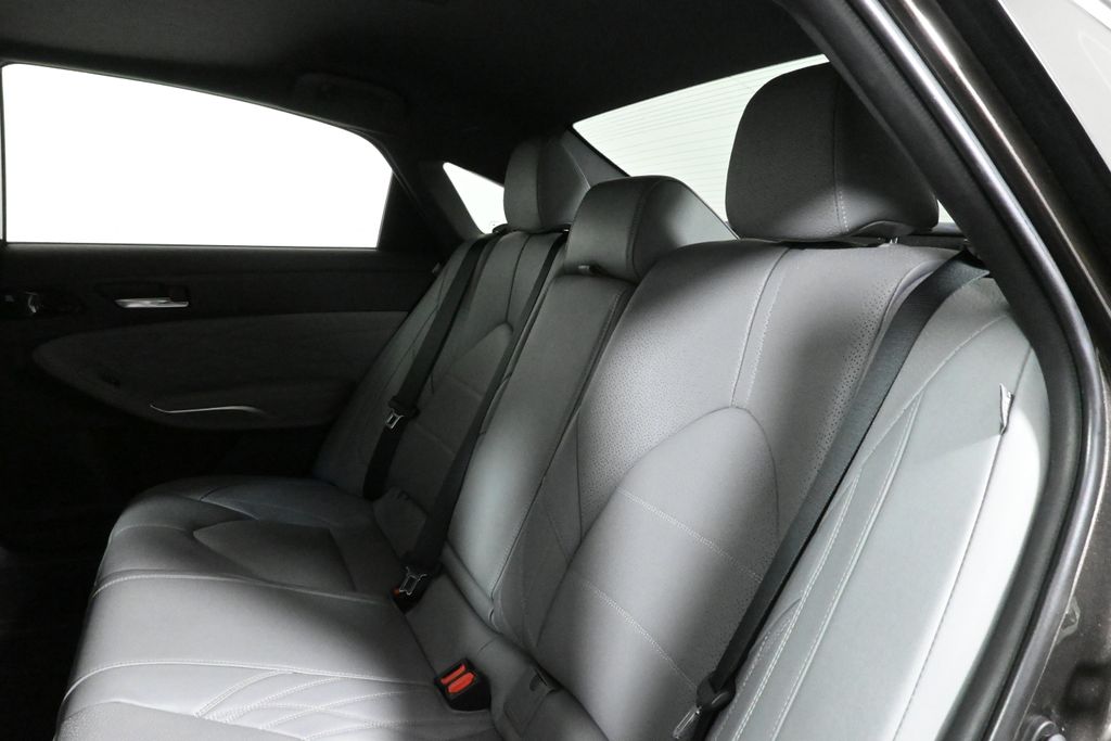2019 Toyota Avalon Limited 4