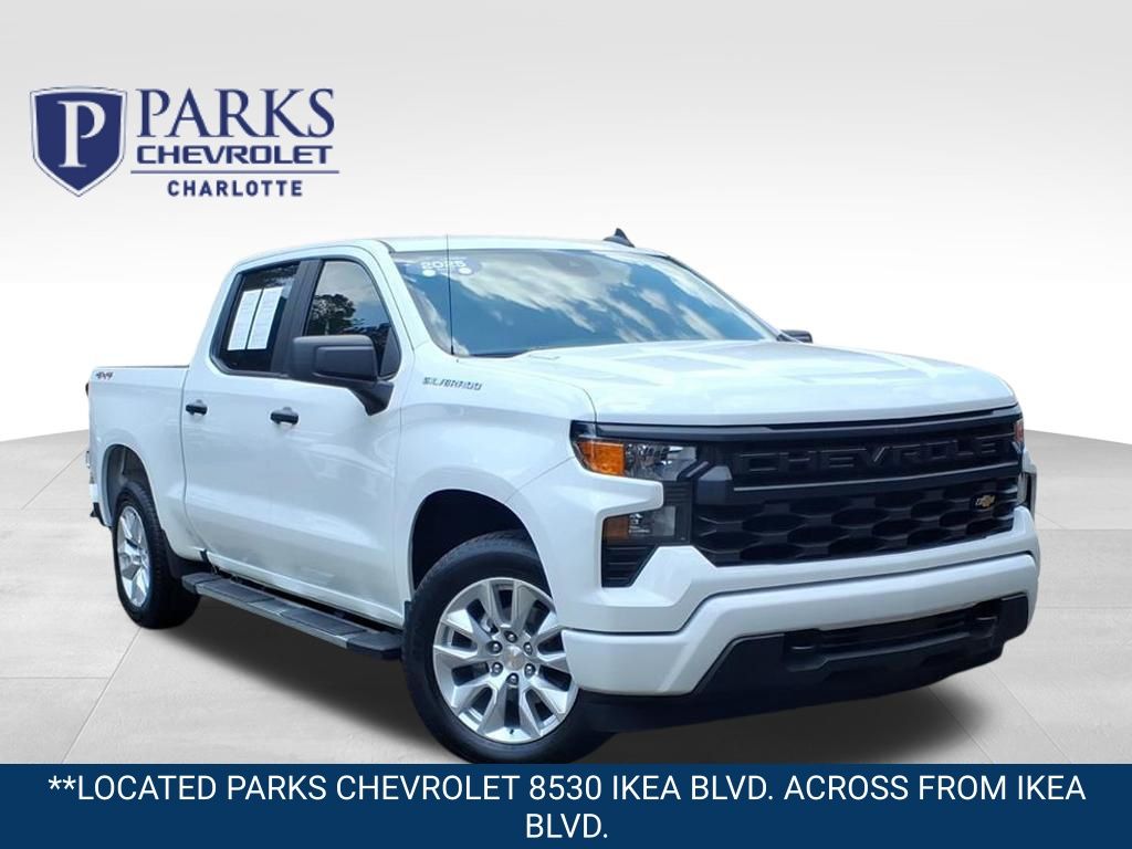 Summit White 2025 Chevrolet Silverado 1500 Custom Crew Cab 4WD Pickup Truck Four-Wheel Drive 8-Speed Automatic