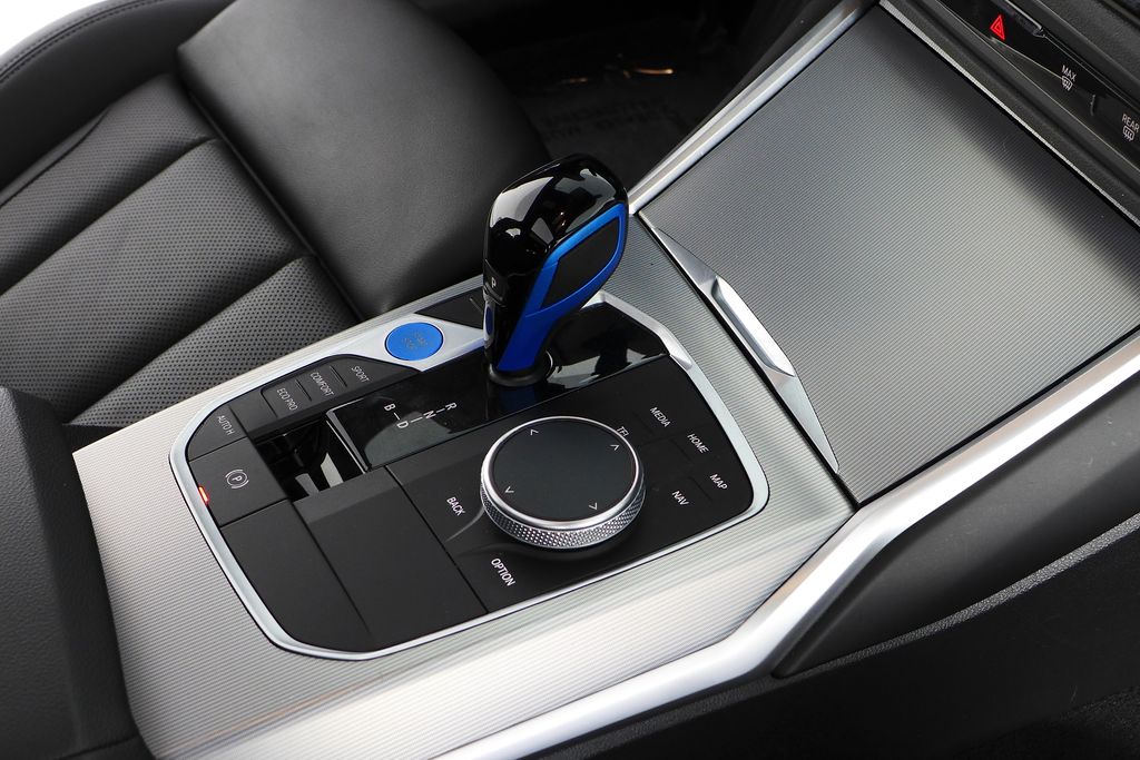 Thumbnail: 2022 BMW i4 - 15