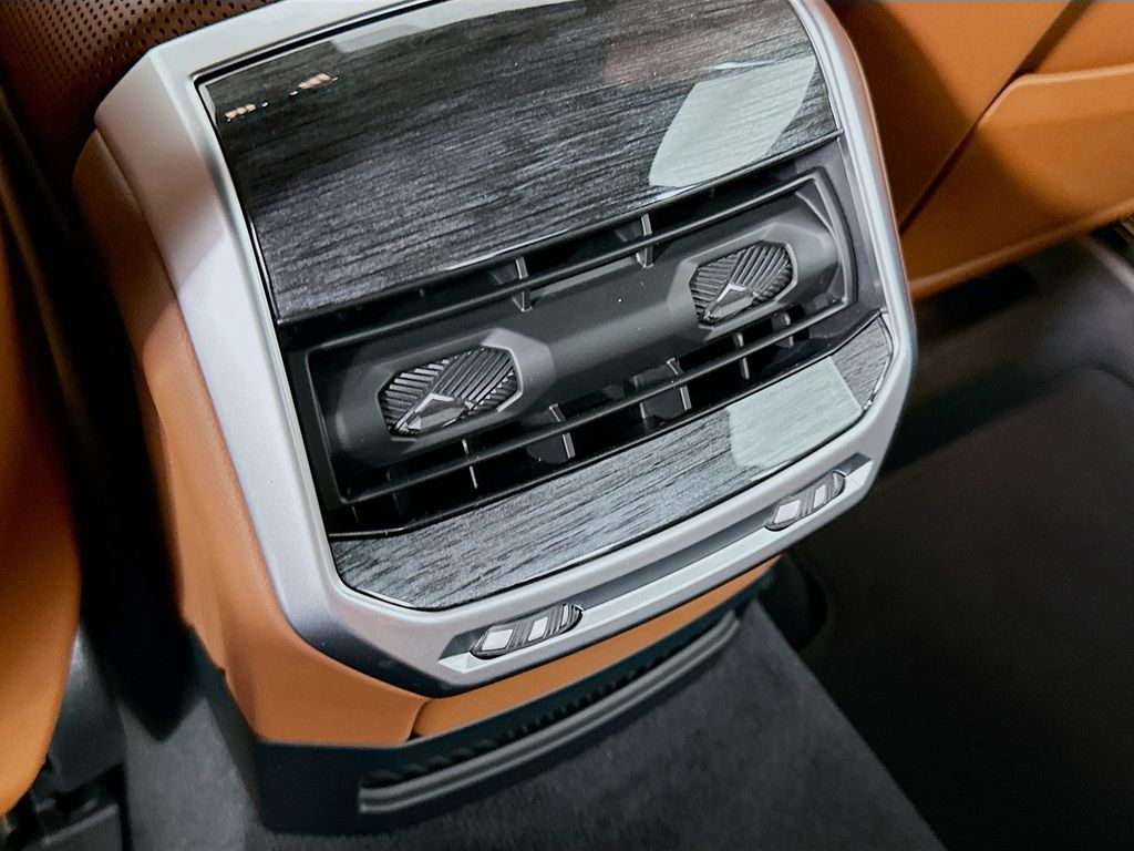 2025 BMW 7 Series 760i xDrive 18