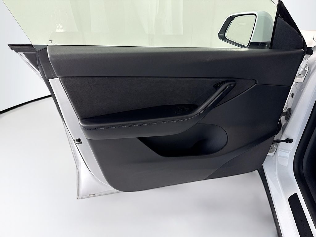 Thumbnail: 2022 Tesla Model Y - 25