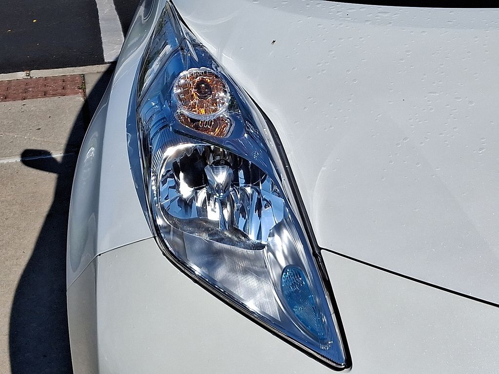 Thumbnail: 2015 Nissan Leaf - 9