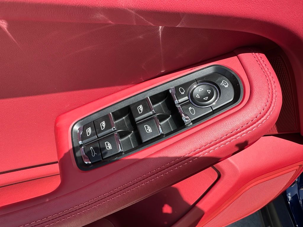 Thumbnail: 2026 Porsche Macan - 21