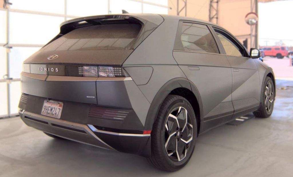 Used 2023 Gray Hyundai SEL image 3