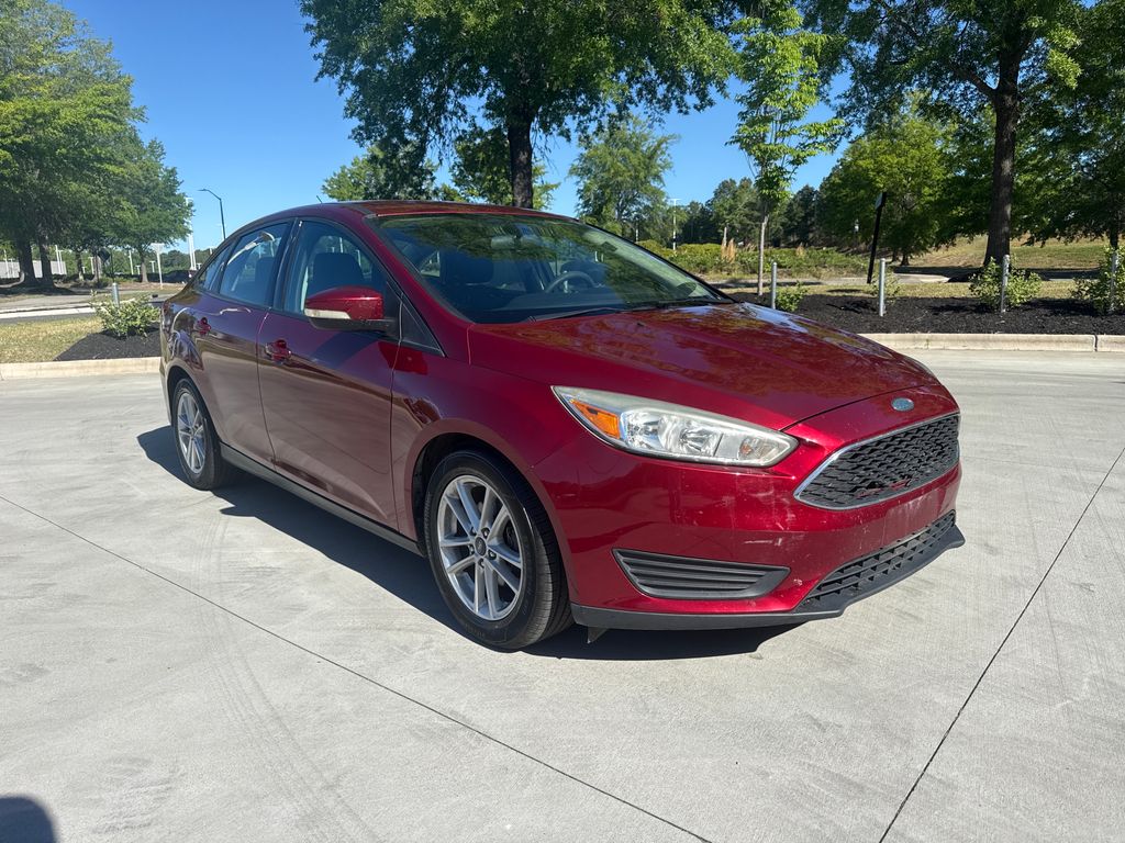 2017 Ford Focus Sedan SE's photo