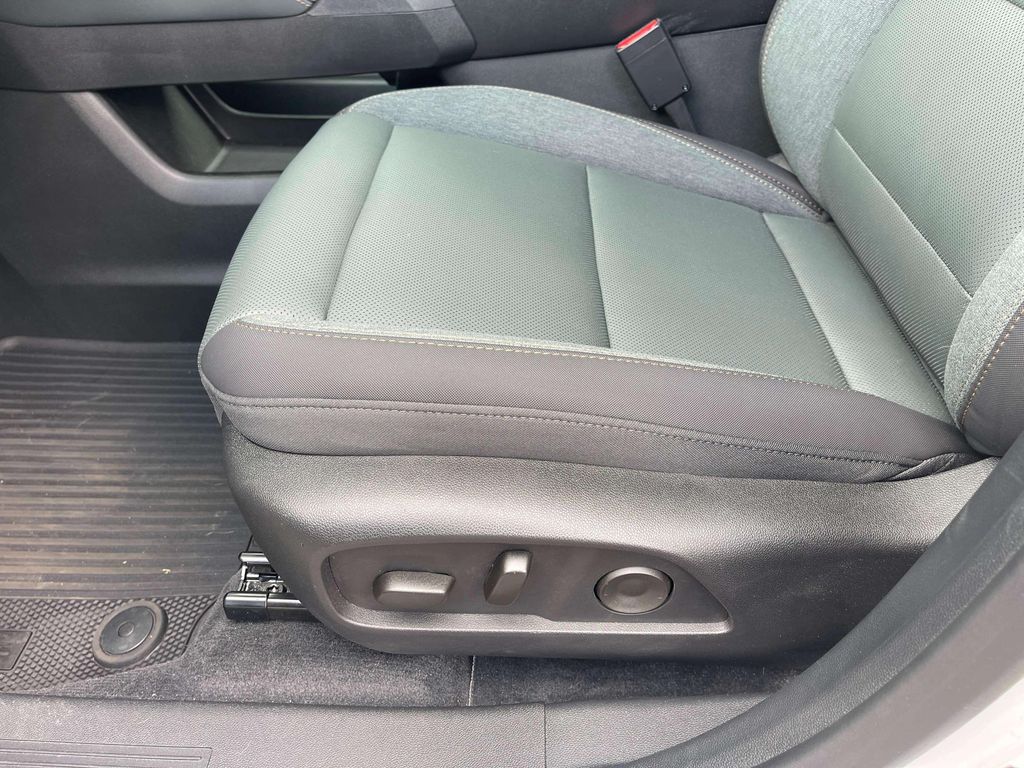 Used 2026 Summit White GMC AT4 image 26