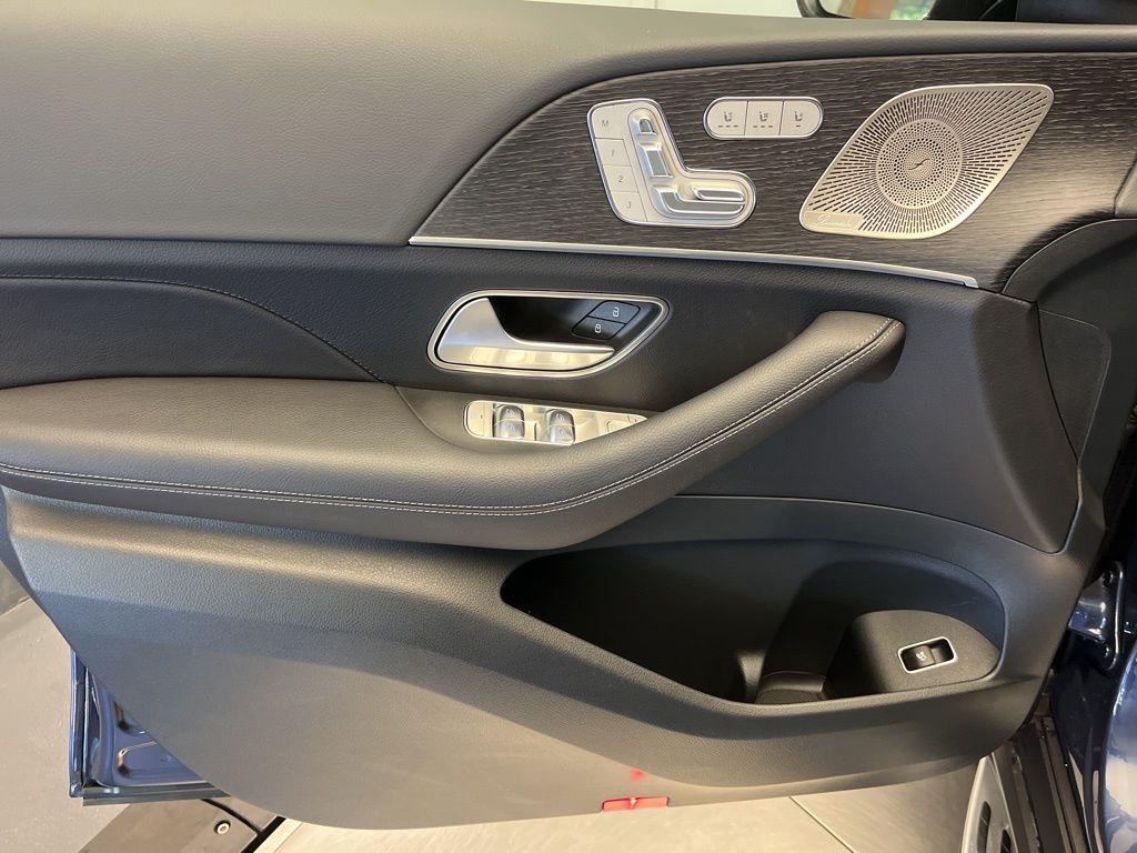 Thumbnail: 2026 Mercedes-Benz GLS - 11