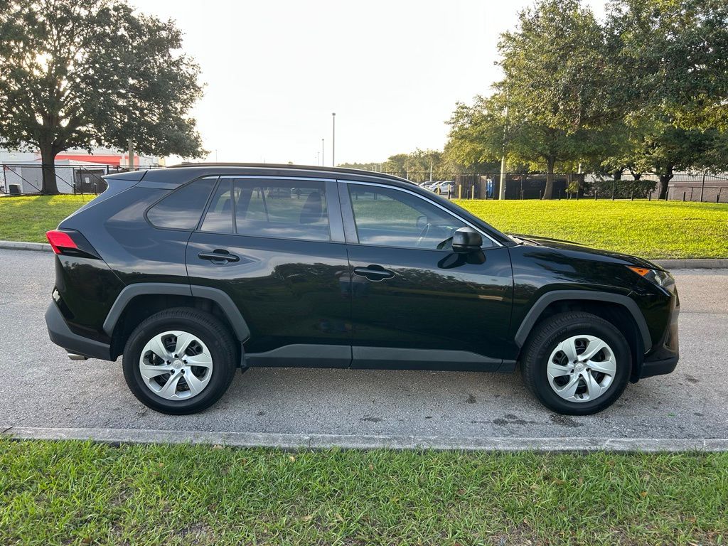 2019 Toyota RAV4 LE 6