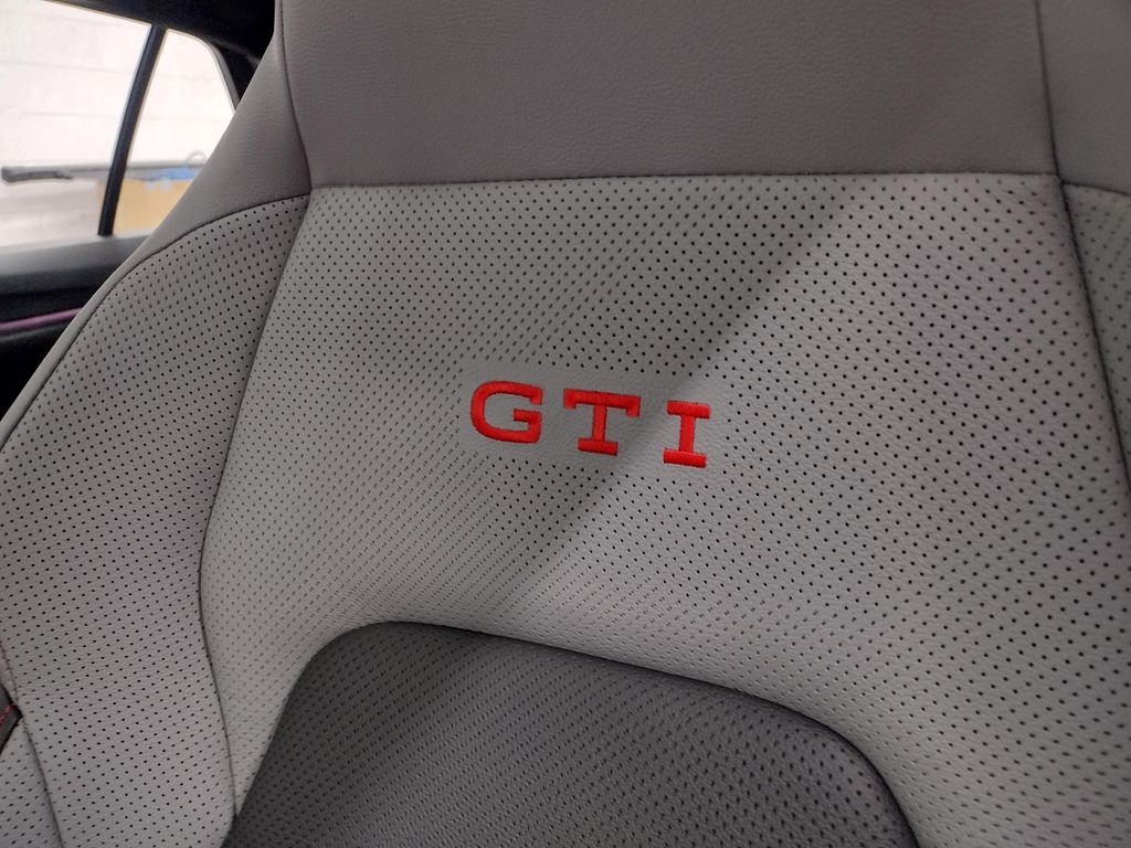 2025 Volkswagen Golf GTI 2.0T SE