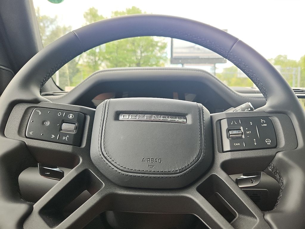 Thumbnail: 2025 Land Rover Defender - 17