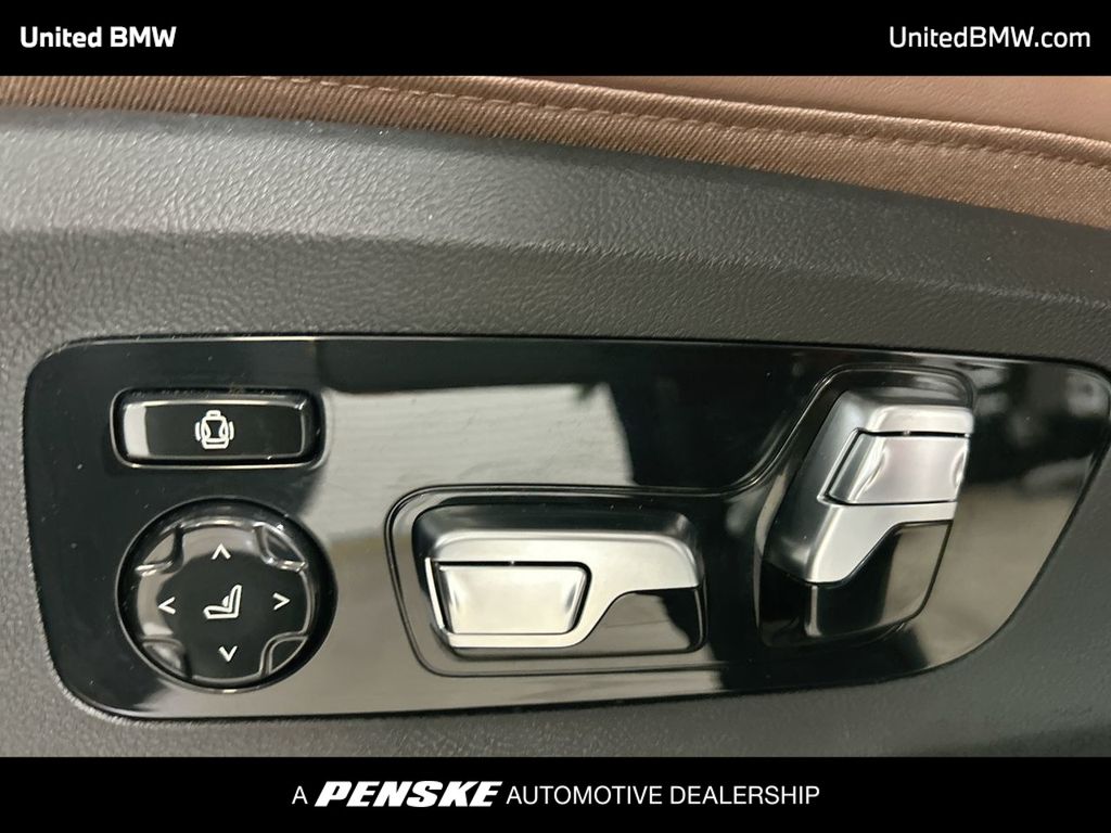 Thumbnail: 2025 BMW X7 - 12