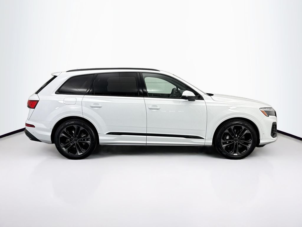 Thumbnail: 2026 Audi Q7 - 4
