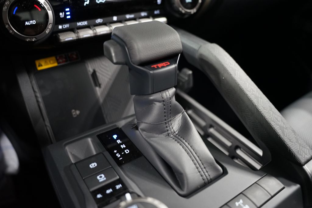 2025 Toyota Tacoma TRD Off-Road 24