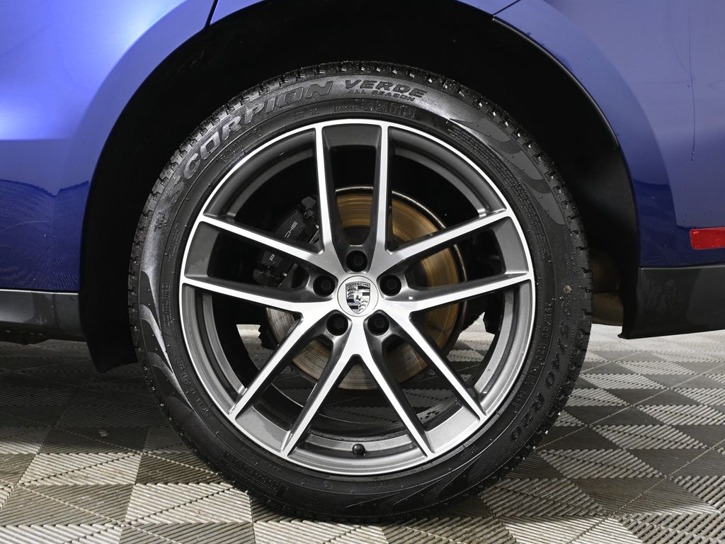 Thumbnail: 2024 Porsche Macan - 12