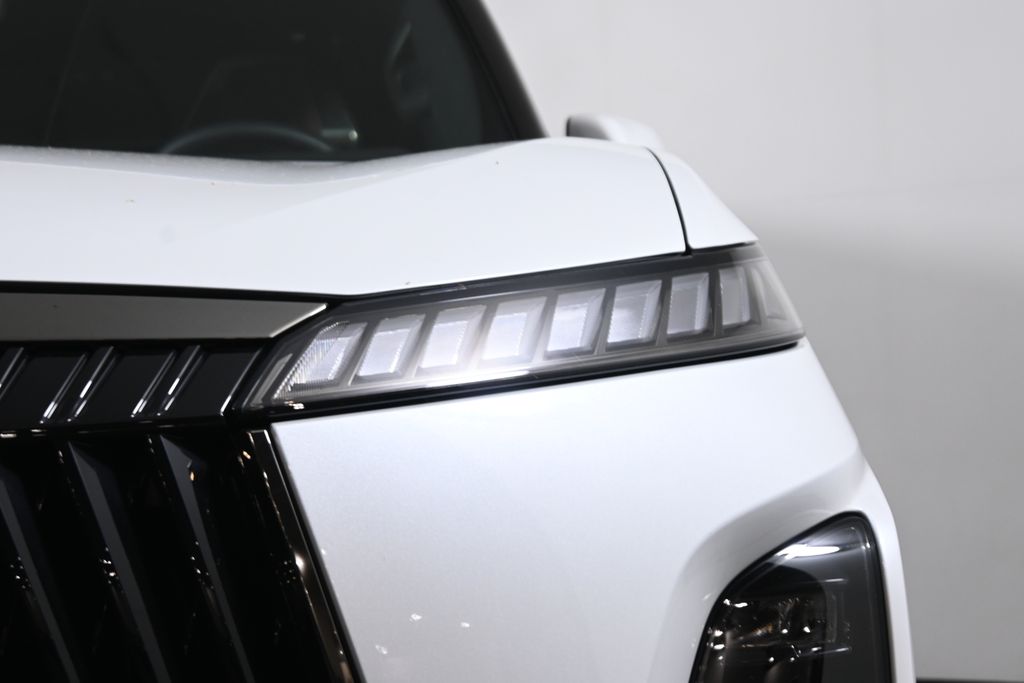 Thumbnail: 2026 INFINITI QX80 - 11