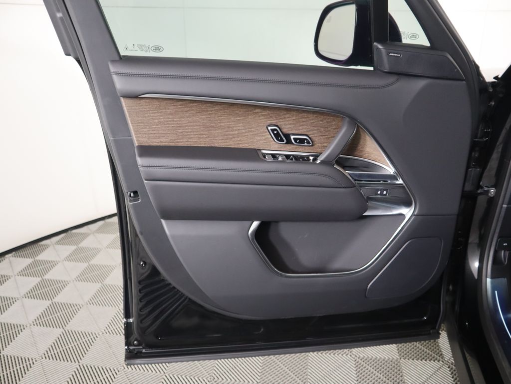 Thumbnail: 2025 Land Rover Range Rover - 25