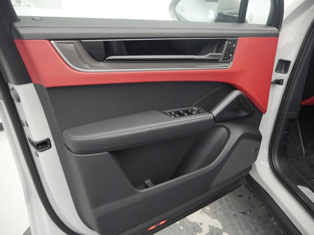 Thumbnail: 2026 Porsche Cayenne - 17