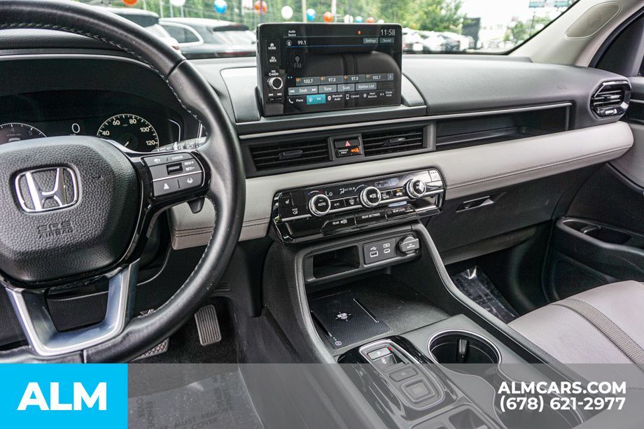 Used 2025 Silver Honda EX-L image 33