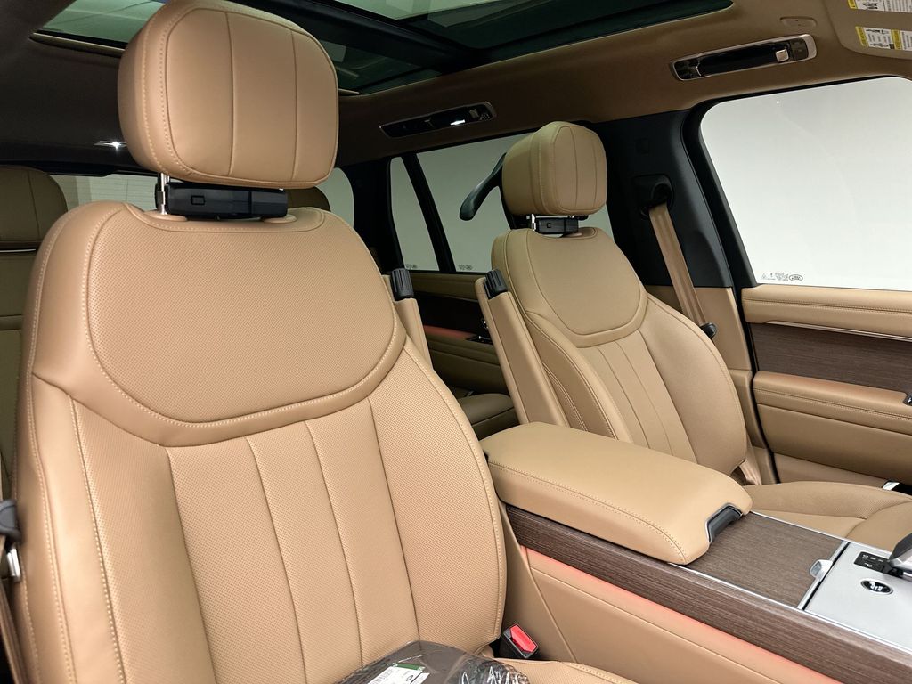 Thumbnail: 2026 Land Rover Range Rover - 6