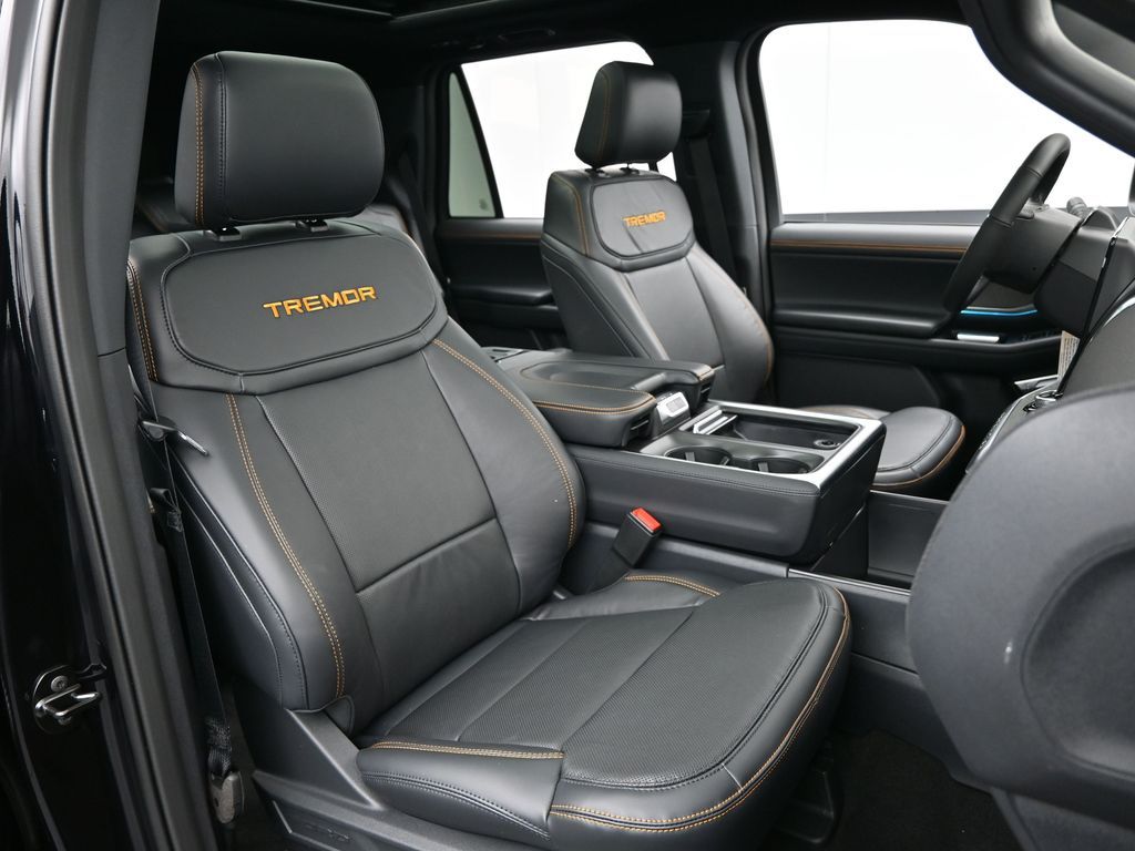 2025 Ford Expedition photo 28
