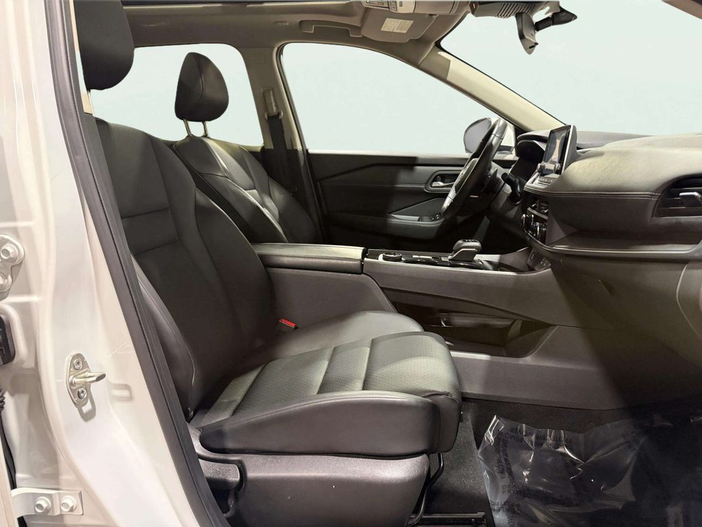 Certified Used 2024 Everest White Pearl Nissan SV image 27