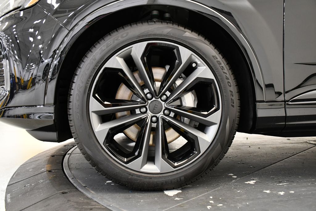 Thumbnail: 2026 Audi Q7 - 13