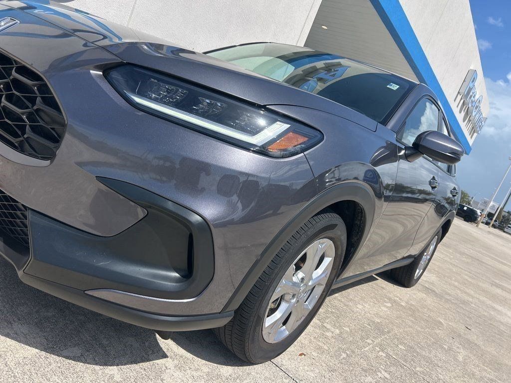 View vehicle photo 4