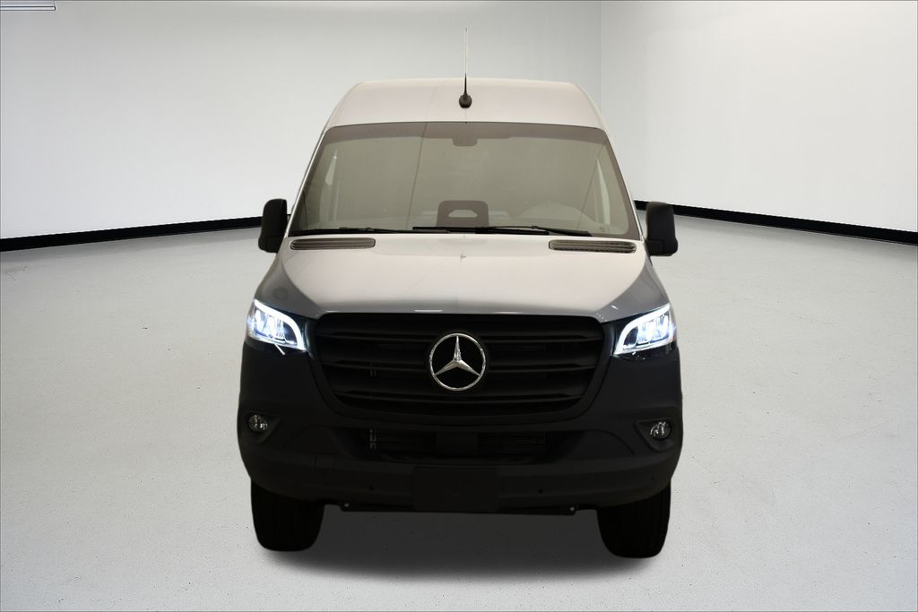 Thumbnail: 2025 Mercedes-Benz Sprinter - 3