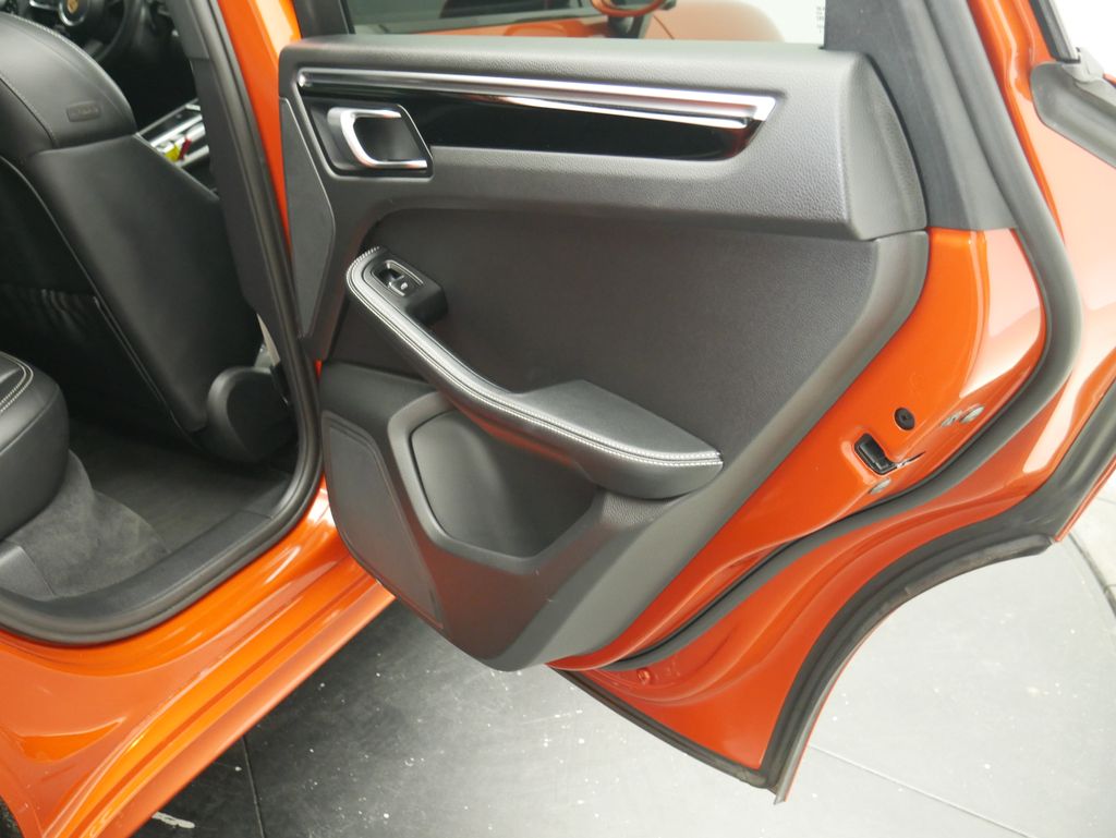 Thumbnail: 2023 Porsche Macan - 26