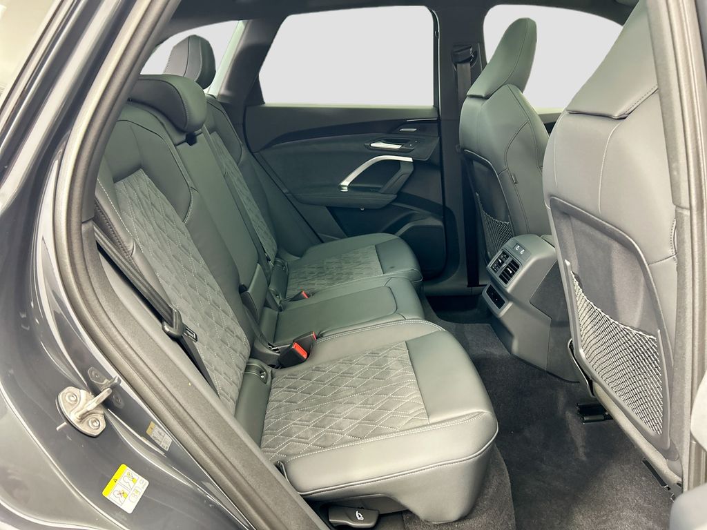 Thumbnail: 2025 Audi SQ5 - 22