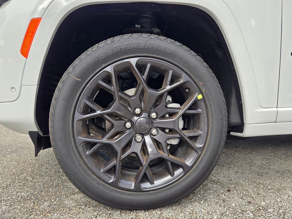 new 2025 Jeep Grand Cherokee car, priced at $61,575