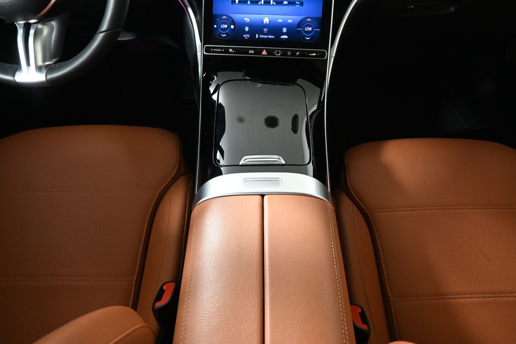 Thumbnail: 2025 Mercedes-Benz C-Class - 24