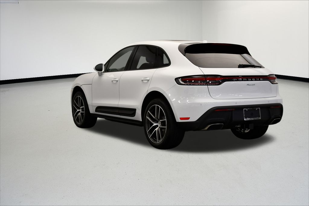 Thumbnail: 2026 Porsche Macan - 3