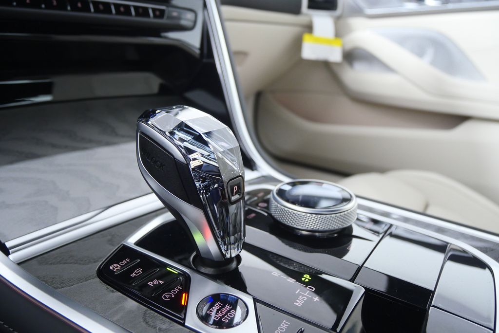 Thumbnail: 2026 BMW 8 Series - 29