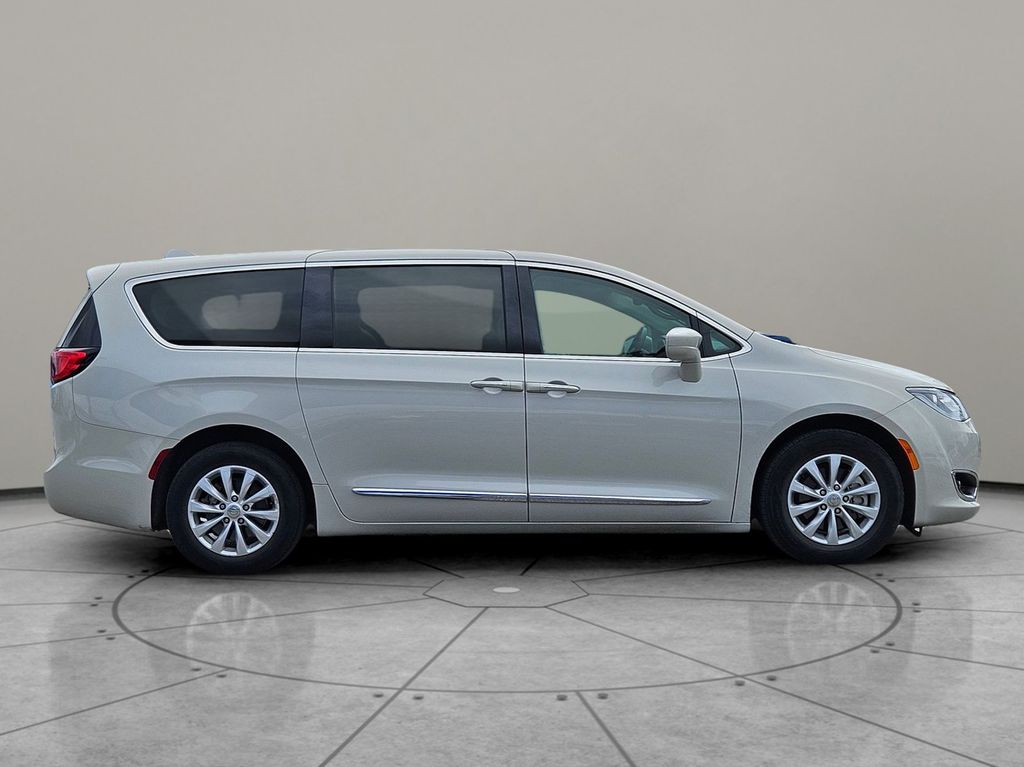Used Car 2019 Chrysler Pacifica  Touring Plus For Sale Under $20,000 In San Marcos, Texas